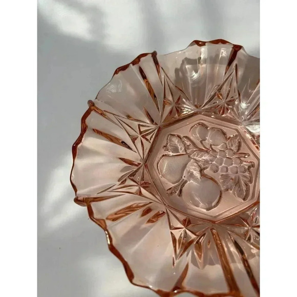 Vintage Indiana Intaglia Peach Ruffled Edge Bowl - Picture 4 of 8